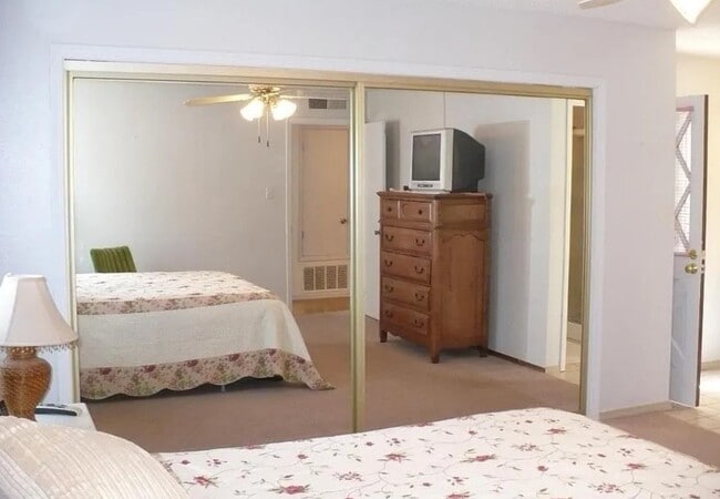 Building Photo - 12708 Tomlinson Dr SE