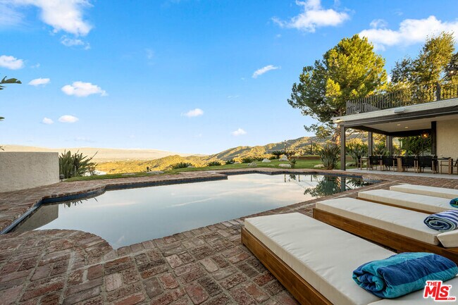 Building Photo - 3722 Alonzo Ave