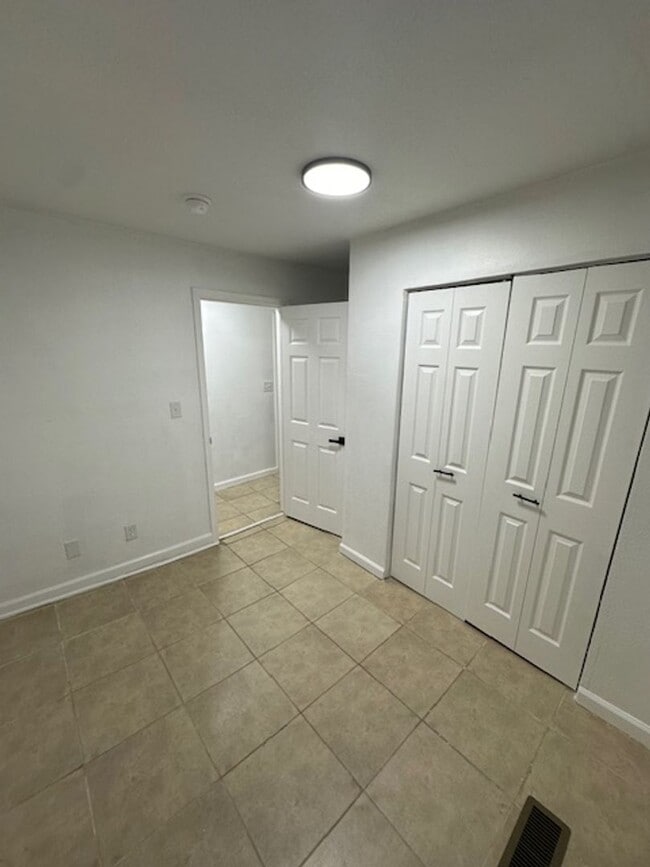 Building Photo - JP - Early