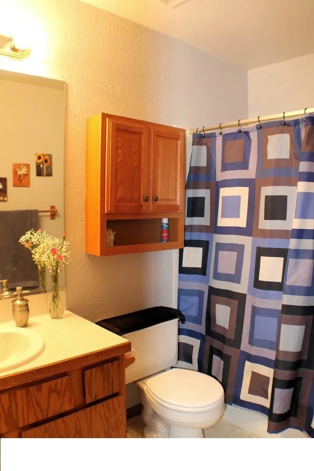 Building Photo - 3215 Barclay Ct