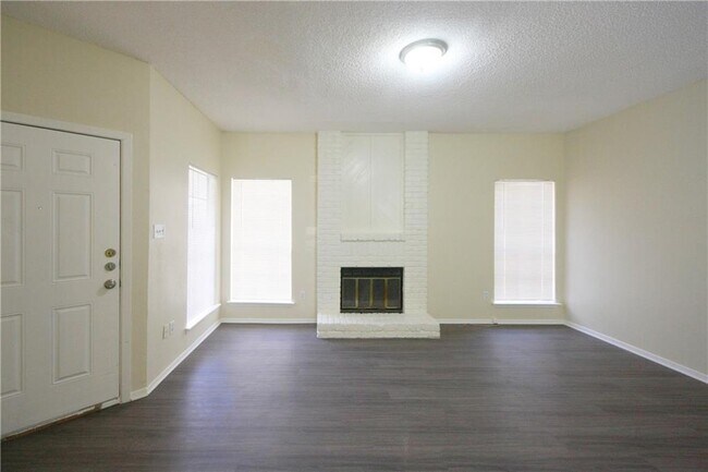 Building Photo - 11611 April Dr