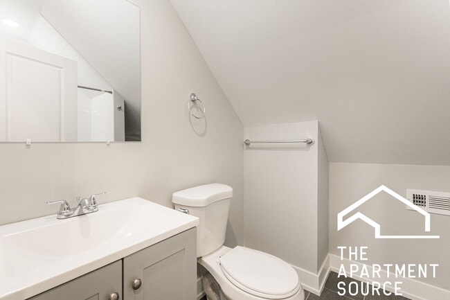 Building Photo - 926 W 32nd Pl