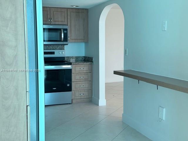 Building Photo - 17890 W Dixie Hwy