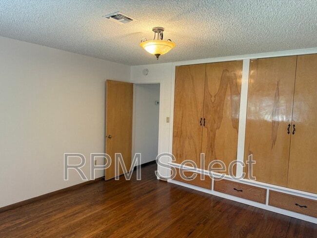 Building Photo - 1137 Janey Way