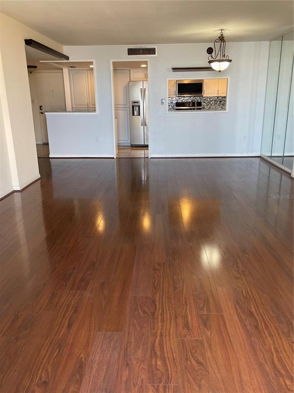 Building Photo - 400 Island Way