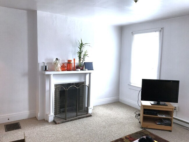 Building Photo - 141 E 20th Ave