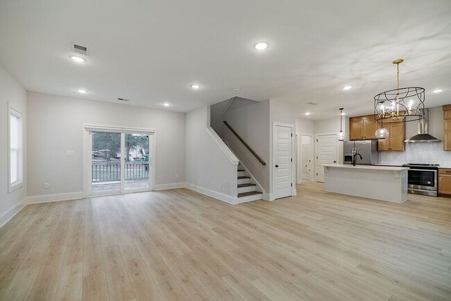 Building Photo - 125 Harper St