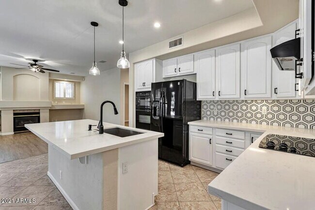 Building Photo - 6132 W Morrow Dr