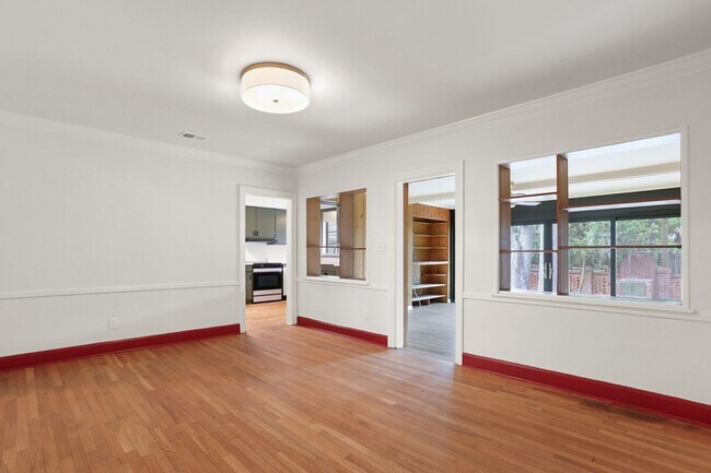 Building Photo - Renovated 3BR / 2BA Home for Rent on Gordonston Ave