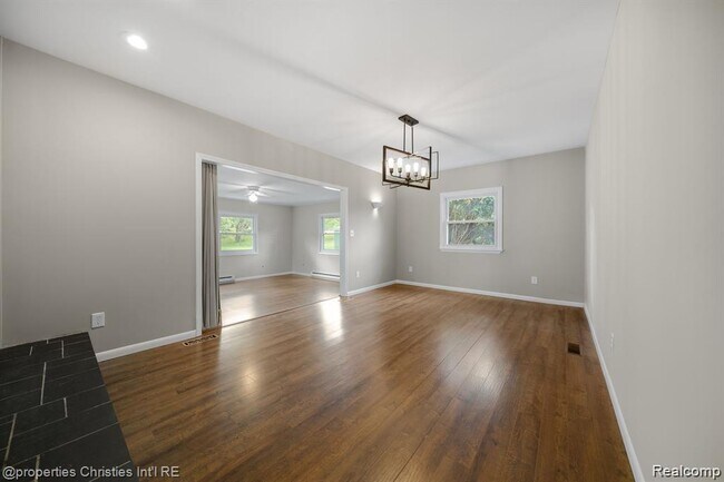 Building Photo - 126 Orchardale Dr