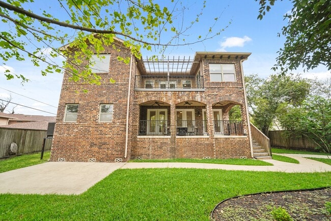 Building Photo - 9714 Braesmont Dr