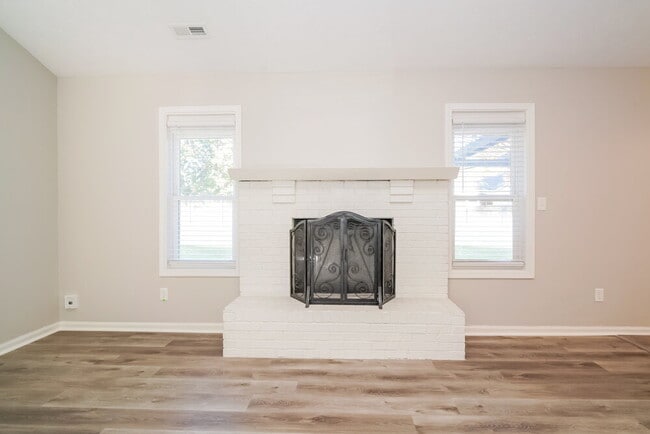 Building Photo - 6726 Oak Lake Dr