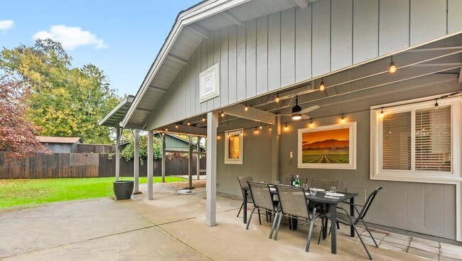 Building Photo - 154 Baxter Ave