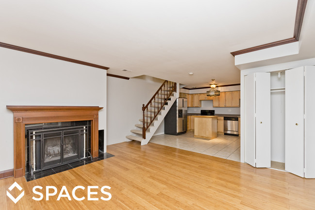 Primary Photo - 744 W Gordon Terrace