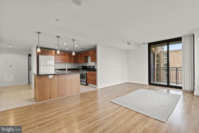 Building Photo - 2451 Midtown Ave