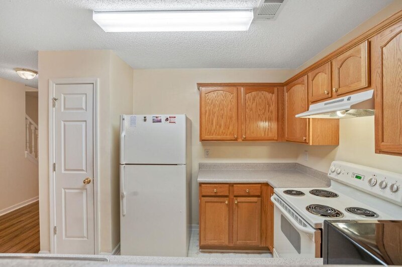 Building Photo - 6213 Hickory Ln Cir