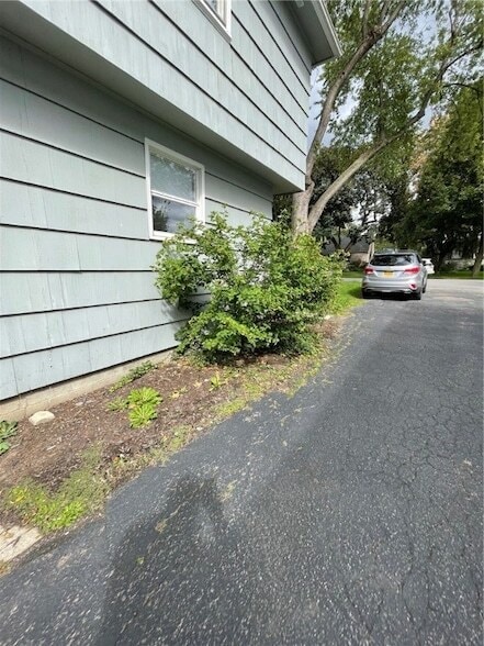 Building Photo - 214 E Spruce St