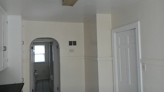 Building Photo - DAYTON, OH - SINGLE HOME - 2 BED, 1 BATH - $825