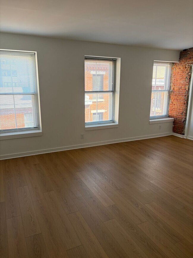 Building Photo - Welcome to Urban Elegance in the Heart of ...