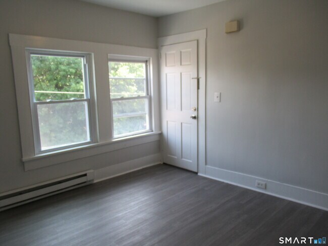 Building Photo - 81 Jetland St