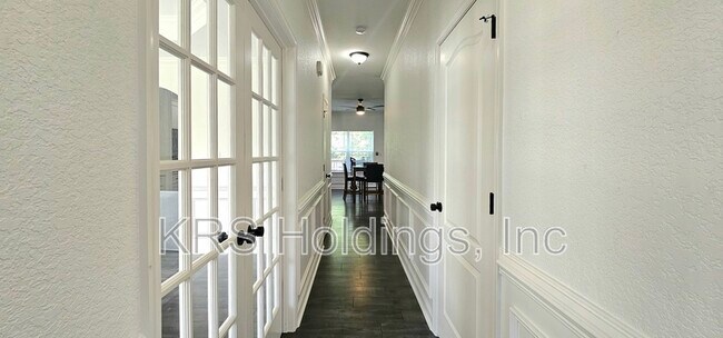 Building Photo - 635 Bell St