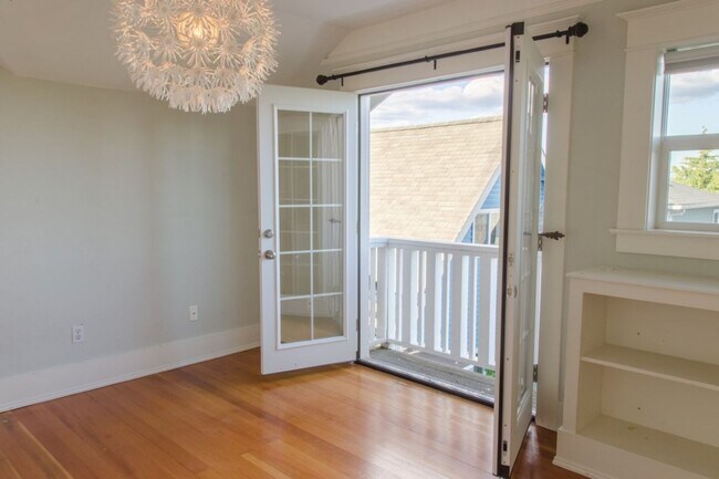 Building Photo - 4Bd/2.75Ba Seattle House