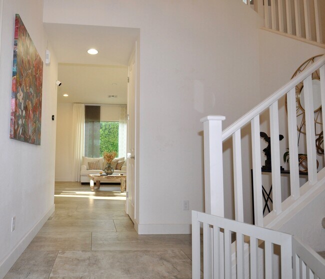 Building Photo - Stunning 5bed/3bath 2771 sq/ft Gilbert Home!