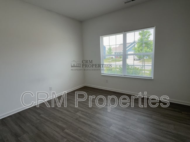 Building Photo - 3242 Somers Dr