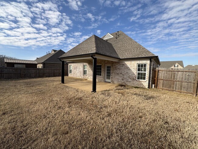 Building Photo - 2113 Metcalf Wy