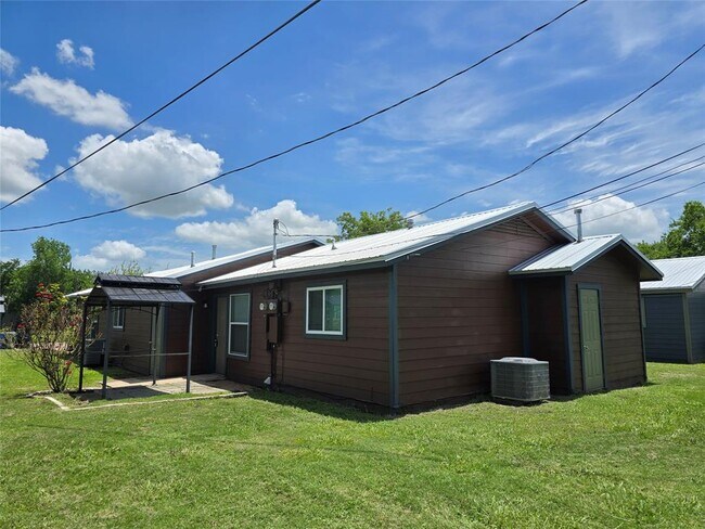 Building Photo - 502 Sturgis St