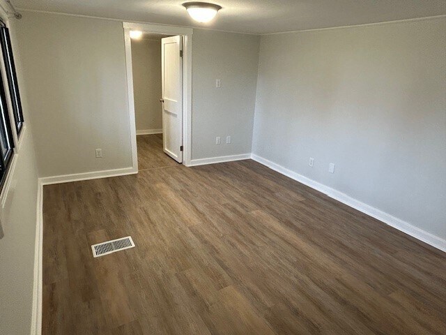 Building Photo - 810 Mc Connell St