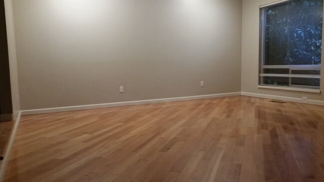 Building Photo - Cozy 4 beds with huge bonus room in Bellevue