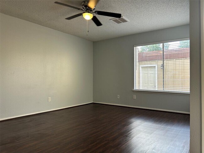 Building Photo - 12562 Newbrook Dr