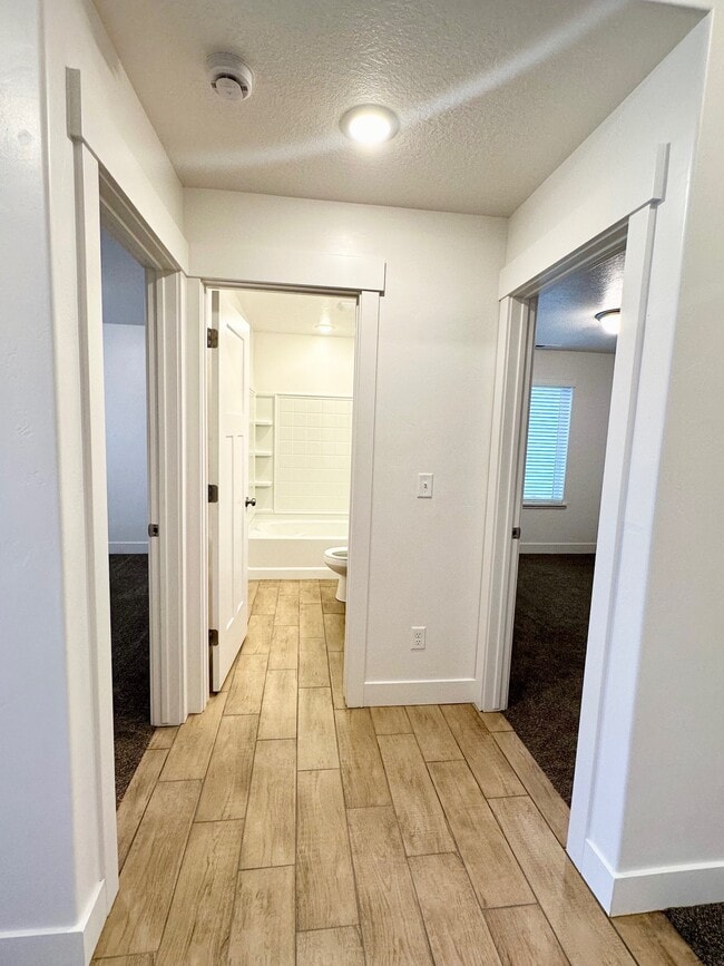 Building Photo - HC515