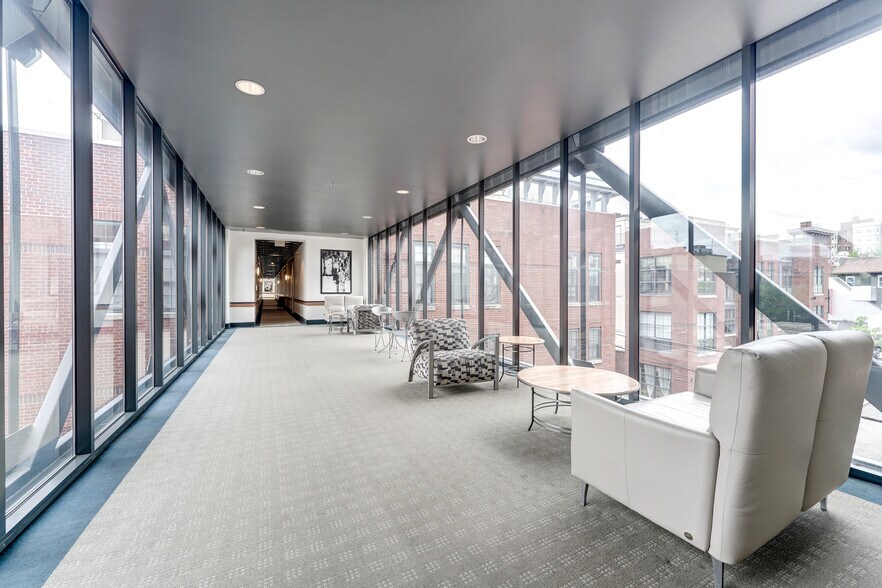 4TH Floor Lounge! - 2328 Champlain St NW