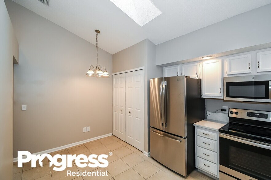 Building Photo - 8790 Townsquare Dr S