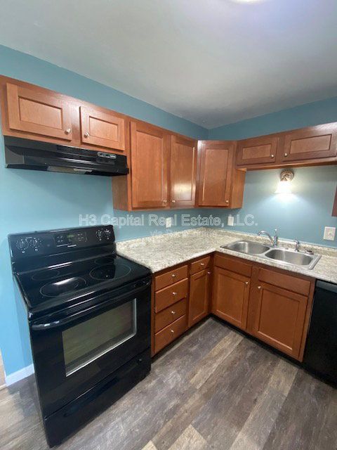 Building Photo - 217 Camelford Dr