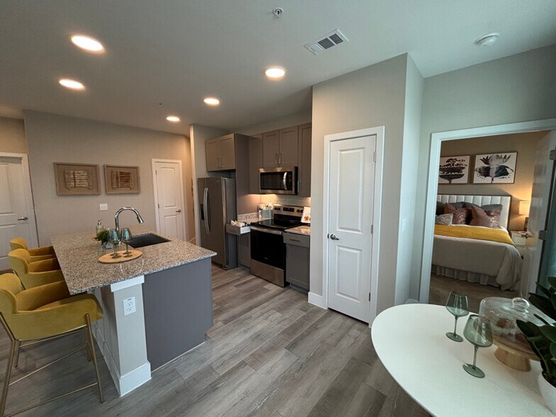 Building Photo - 502 Commercial Lp