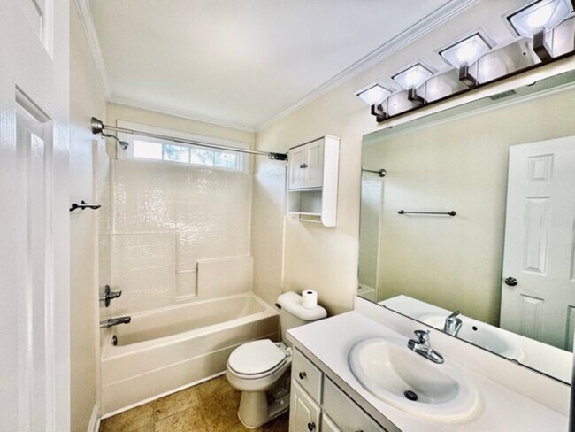 Building Photo - 4116 Huntsmoor Ln NW