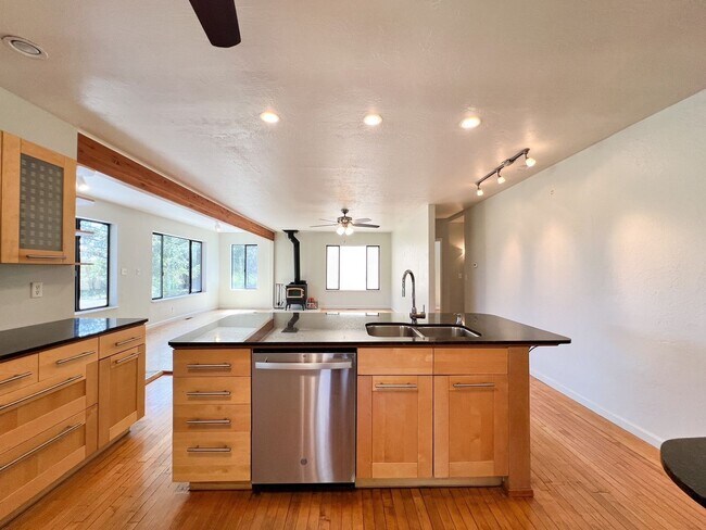 Building Photo - Vineyard-View Retreat with Bonus Room & Exceptional Outdoor Living