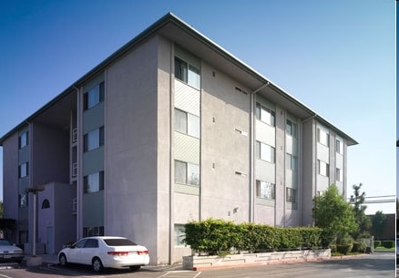 Building Photo - Oak Street Manor