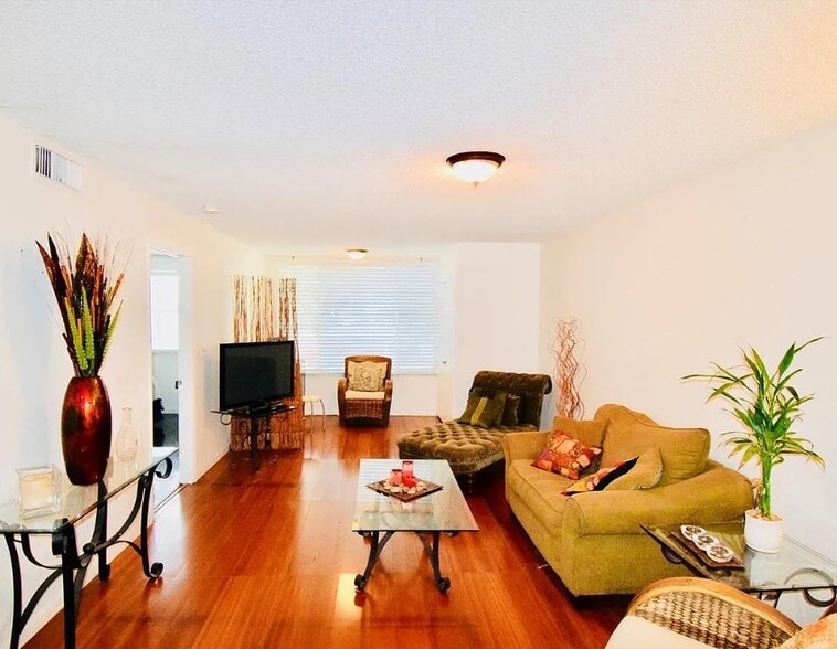 Building Photo - 2881 N Oakland Forest Dr