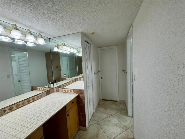 Building Photo - 3200 N Palm Aire Dr