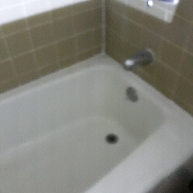tub - 99-015 Kalaloa St