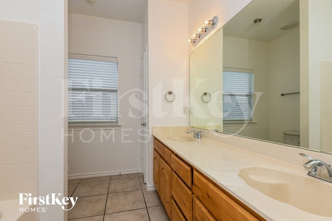 Building Photo - 1101 Sunderland Ln