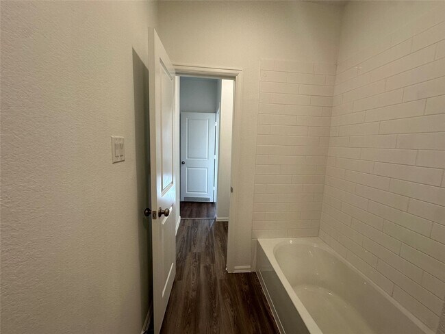 Building Photo - 5111 Winslow Grv Dr