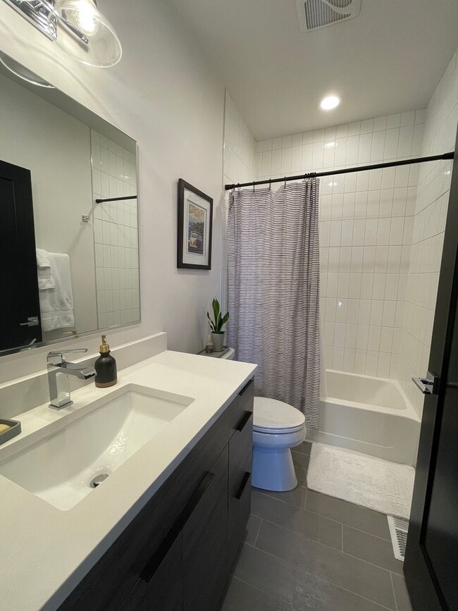 Building Photo - Modern 2BR + Office Townhome with Rooftop Deck in Prime Sunnyside/Highlands Location