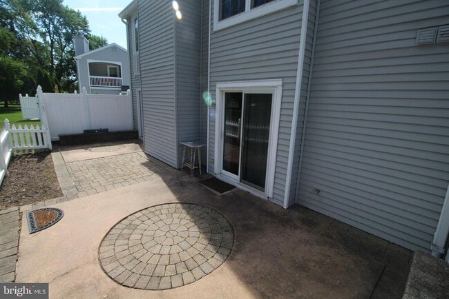 Building Photo - 681 Rose Hollow Dr