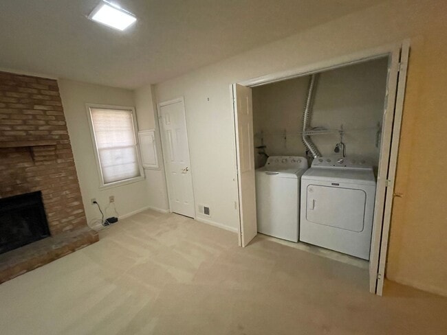 Building Photo - Luxurious And Spacious 3 Bed 2 Bath Brick Townhouse In Tysons Station