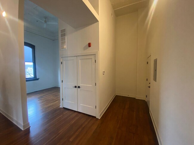 Building Photo - 1 Bedroom Flat